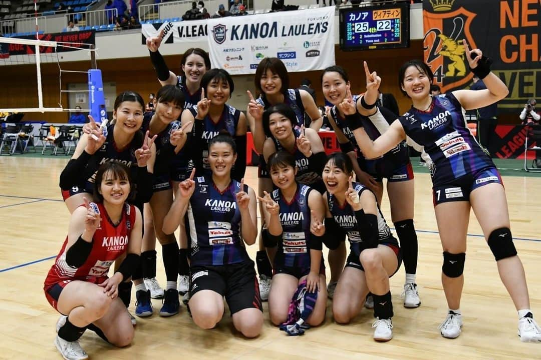 熊本比奈のインスタグラム：「V3 League  1勝目🌟in.三重  母性本能くすぐられて 感極まりました。笑  ナイスゲーム！！！  みんな労わってくれて 優しかった日。（ｲﾂﾓﾅｲｶﾗﾋﾞｯｸﾘｼﾀ）  浜松の頃の職場の方や友達来てくれて嬉しかった😆🤍  会場にお越しいただき ありがとうございました😌  #カノアラウレアーズ福岡 #Vリーグ #V3League #1勝目」