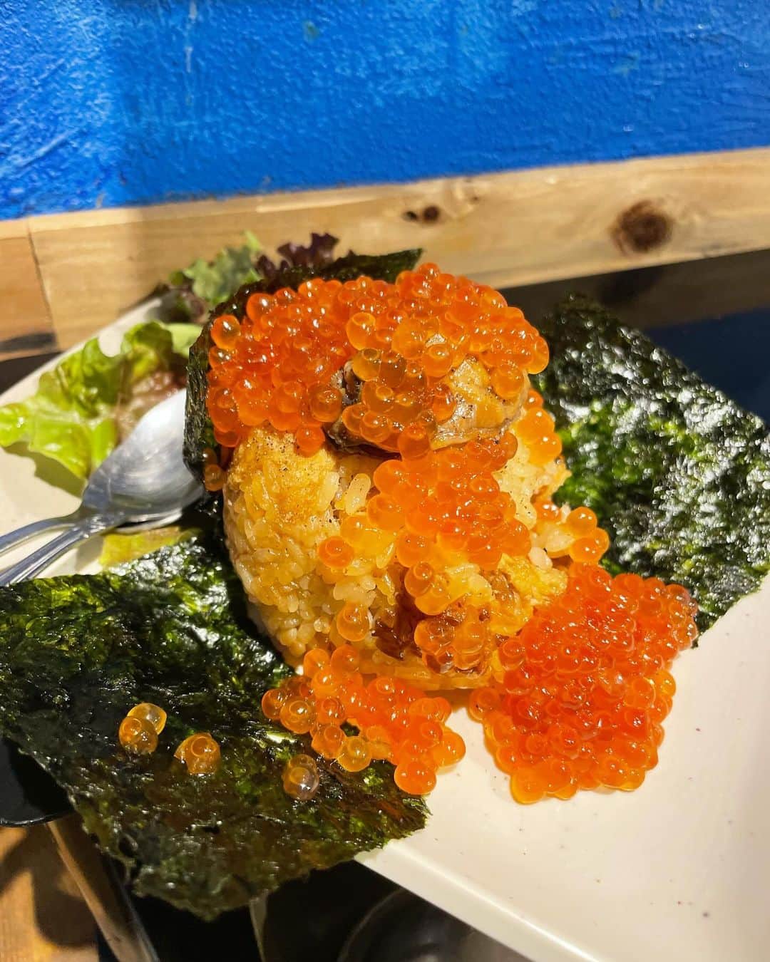 山下聖良のインスタグラム：「牡蠣たべたーーい　って思ってたところに 友達が「ここの牡蠣たべたい」って連絡をくれて タイミングがピッタリすぎて牡蠣食べられた🦪♡  美味しかったぁ〜🫠  #五反田グルメ  #五反田　#カキイロハ #牡蠣　#🦪　#tokyo #japanesefood  #oysters」