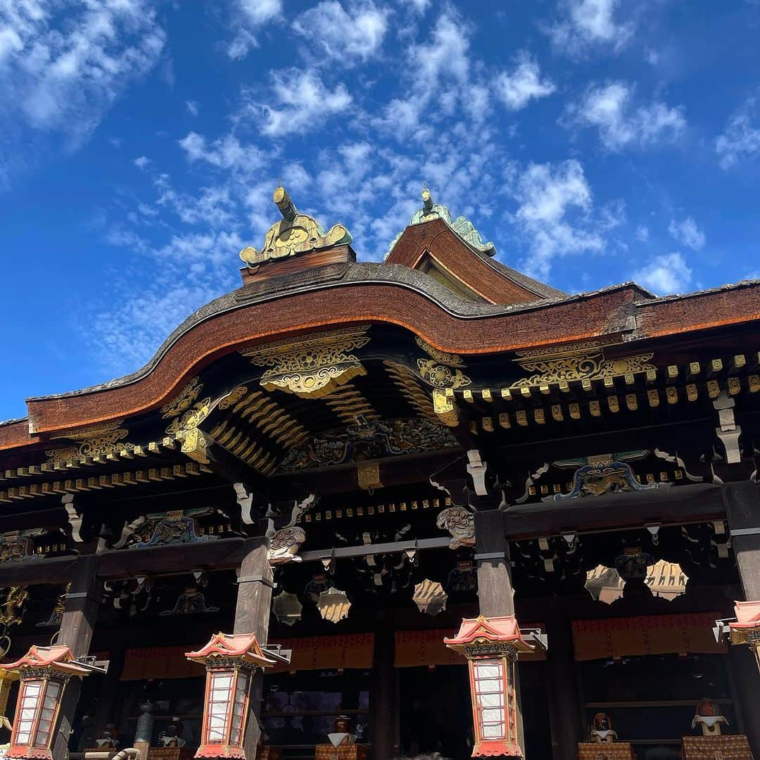 行正り香さんのインスタグラム写真 - (行正り香Instagram)「京都の北野天満宮、永観堂、南禅寺の真っ赤な紅葉🍁。生まれた時、紅葉の葉っぱのように小さな手をしていた次女と見ることができました。#行正り香 #rikayukimasa #kyoto」11月26日 16時48分 - rikayukimasa