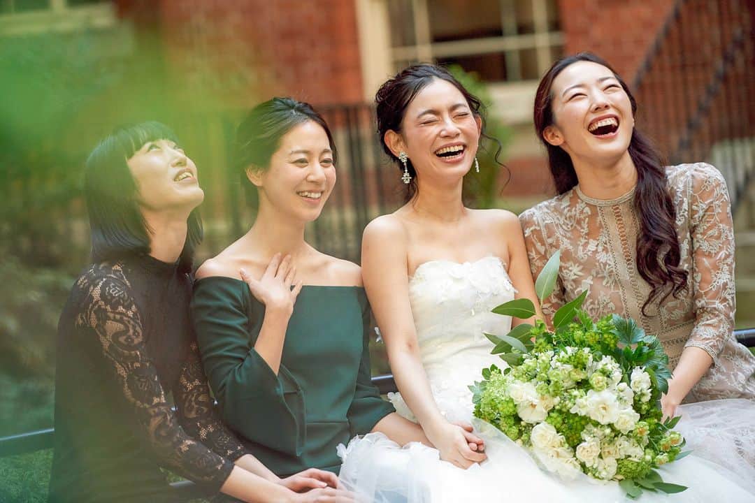 東京會舘本舘ウエディングさんのインスタグラム写真 - (東京會舘本舘ウエディングInstagram)「@tokyokaikan_wedding .——————————. * 大切な人たちとの笑顔溢れるひと時を。  時を経ても色褪せることのない 大切な時間を写真と心に残して。  * ——————————. #東京會舘 #tokyo #関東花嫁 #weddingdress #東京花嫁 #wedding #dress #ウェディングドレス #プレ花嫁 #卒花 #結婚式場 #日本中のプレ花嫁さんと繋がりたい #結婚式準備 #ウェディングレポ #ブライダルフェア #チャペル #結婚式 #パーティ #披露宴 #weddingparty #結婚式場探し #大正ロマン #ウェディング #式場探し #式場見学 #前撮り #結婚式前撮り #結婚式参列 #ウェディングフォト #ロケーションフォト」11月26日 17時00分 - tokyokaikan_wedding
