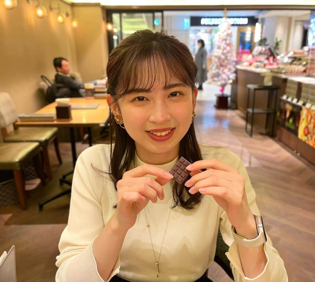 澤口実歩さんのインスタグラム写真 - (澤口実歩Instagram)「カワイイ西尾とカワイイチョコ、 カワイイ。 ご飯前にふらっと立ち寄ったカフェ☕️  #西尾桃 #モモ #チョコ #新人アナウンサー  #ytv #アナウンサー #関西」11月26日 17時09分 - miho_sawaguchi