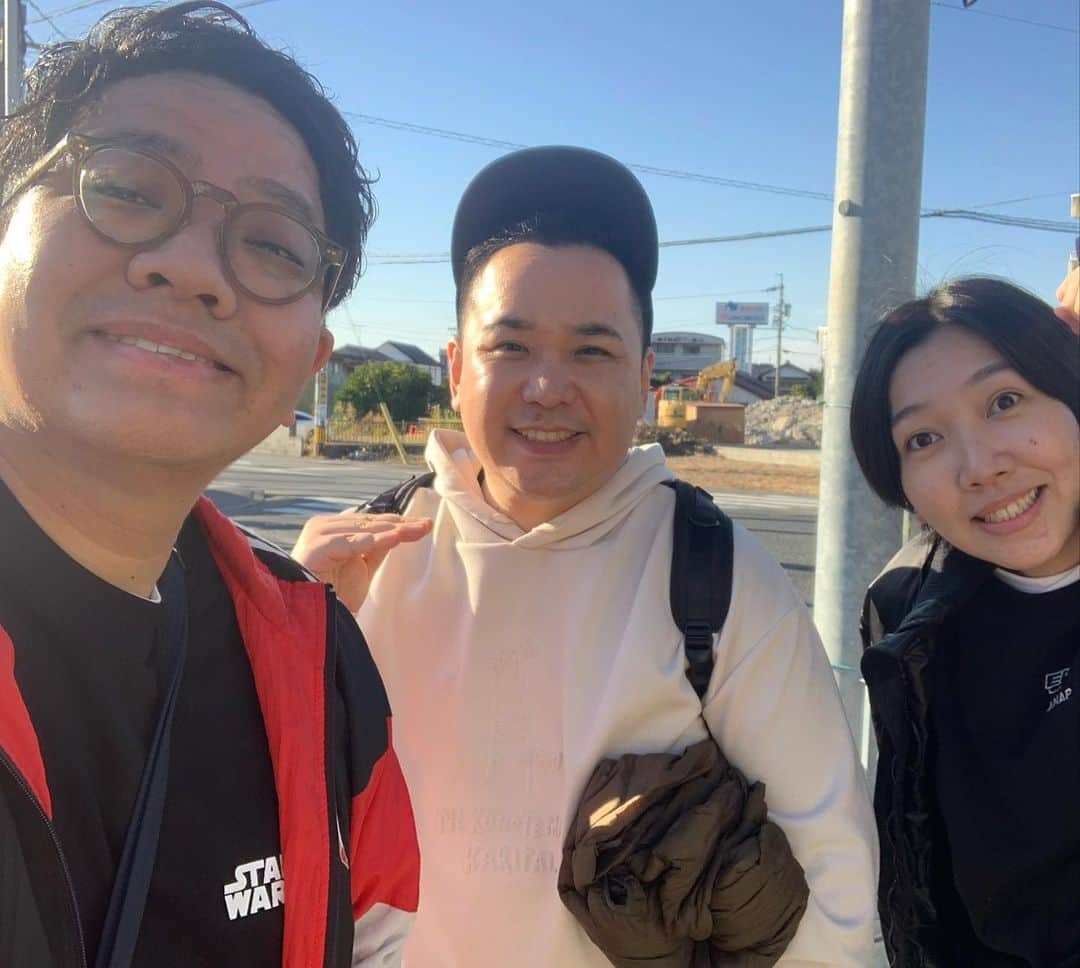 昴生さんのインスタグラム写真 - (昴生Instagram)「昼飯！！ #今日は #岐阜で #寛平師匠のツアー！ #合間に #ミルクボーイ内海さん #に連れていっていただいて #エルフはる #と3人でランチ！ #サッポロラーメン21番折立店 さん！ #うまいー！ #鹿取さんに教えてもらったお店で #いつもここで鹿取さんはチャーハン大を一人で食べて #チャーハンのトレーニングをされてる！ #それをチャーハニングと呼ぶ！ #僕らはその大を3人でシェア！ #それでもなかなかの量！ #そこに #みそラーメン #酢豚 #唐揚げで #中華トレーニング！ #パンプアップで腹パンパン！ #するとそこに突然 #鹿取さん登場！ #庭すぎる！ #嬉しい再会！ #謎のフォーショット撮ってもらいました！ #内海さんとはるへの紹介難しすぎた！ #会えて嬉しかったなー！」11月26日 17時06分 - mikikousei