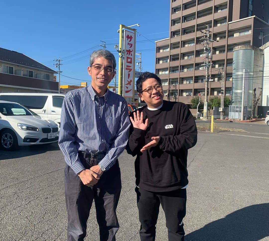 昴生さんのインスタグラム写真 - (昴生Instagram)「昼飯！！ #今日は #岐阜で #寛平師匠のツアー！ #合間に #ミルクボーイ内海さん #に連れていっていただいて #エルフはる #と3人でランチ！ #サッポロラーメン21番折立店 さん！ #うまいー！ #鹿取さんに教えてもらったお店で #いつもここで鹿取さんはチャーハン大を一人で食べて #チャーハンのトレーニングをされてる！ #それをチャーハニングと呼ぶ！ #僕らはその大を3人でシェア！ #それでもなかなかの量！ #そこに #みそラーメン #酢豚 #唐揚げで #中華トレーニング！ #パンプアップで腹パンパン！ #するとそこに突然 #鹿取さん登場！ #庭すぎる！ #嬉しい再会！ #謎のフォーショット撮ってもらいました！ #内海さんとはるへの紹介難しすぎた！ #会えて嬉しかったなー！」11月26日 17時06分 - mikikousei