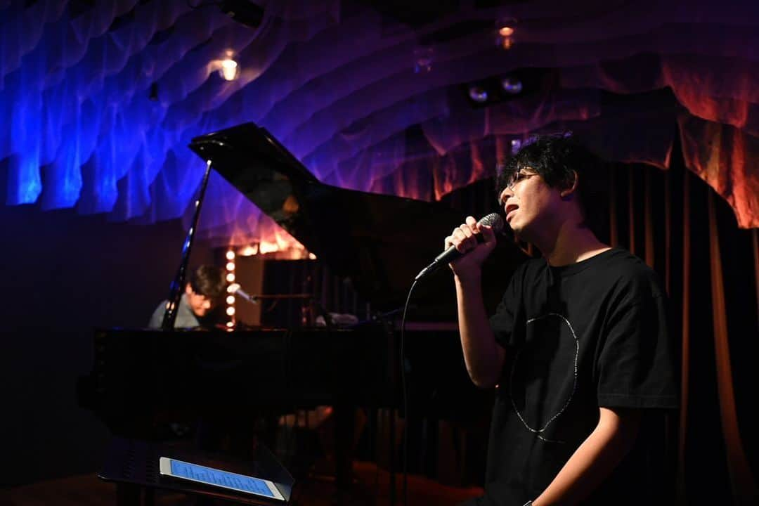 小田和奏さんのインスタグラム写真 - (小田和奏Instagram)「本日は渋谷LOFT HEAVENにて「Songs on the Piano」発売記念ライブお届けしました。  気温も冷え込む上に、霧雨という天気でしたが、ご来場頂いた皆様、気を馳せてくれた皆様、ありがとうございました！  ツアーに先駆けてアキヤマヒロキ君と一曲セッション。また今年もしっかり育てていきたいと思ってます。  今日はしばし脱力します。」11月26日 17時13分 - kazusou