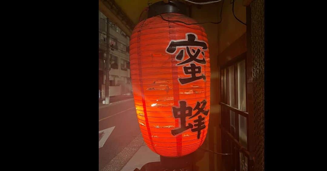 千原ジュニアさんのインスタグラム写真 - (千原ジュニアInstagram)「三人で行って来ました。 めちゃくちゃ美味しかったー。 ありがとうございます。  #千原ジュニアの愛知あたりまえワールド  #蜜蜂 #大久保佳代子  #須田亜香里」11月26日 17時22分 - chihara_jr