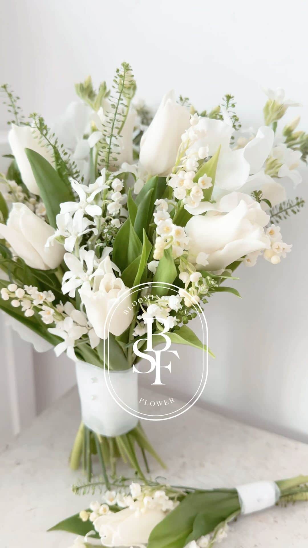 Florist.janeのインスタグラム：「오늘의 블스 #은방울부케 🌿 #블스부케   📞02.511.3109 💬카카오톡 janejoung310 💬문자 01028907799 🌸강남구 논현동 219-6번지 1층 핑크색 꽃집」