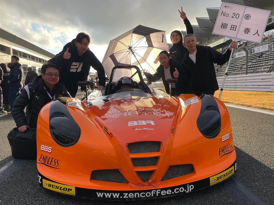 柳田真孝のインスタグラム：「Legend Racing Drivers Club  レジェンドレースとInter Proto Seriesの応援です。  レジェンドレースは父が毎年出場しているのですが、年齢が年齢なのでとても心配でしたが、他のレジェンドの皆さんと年に一度のレース、無事に終れて良かったです。  インタープロトは国内のトップドライバー達の素晴らしいバトル、とても見応えあるレースでした。  #legendsdriversclub  #interprotoseries」