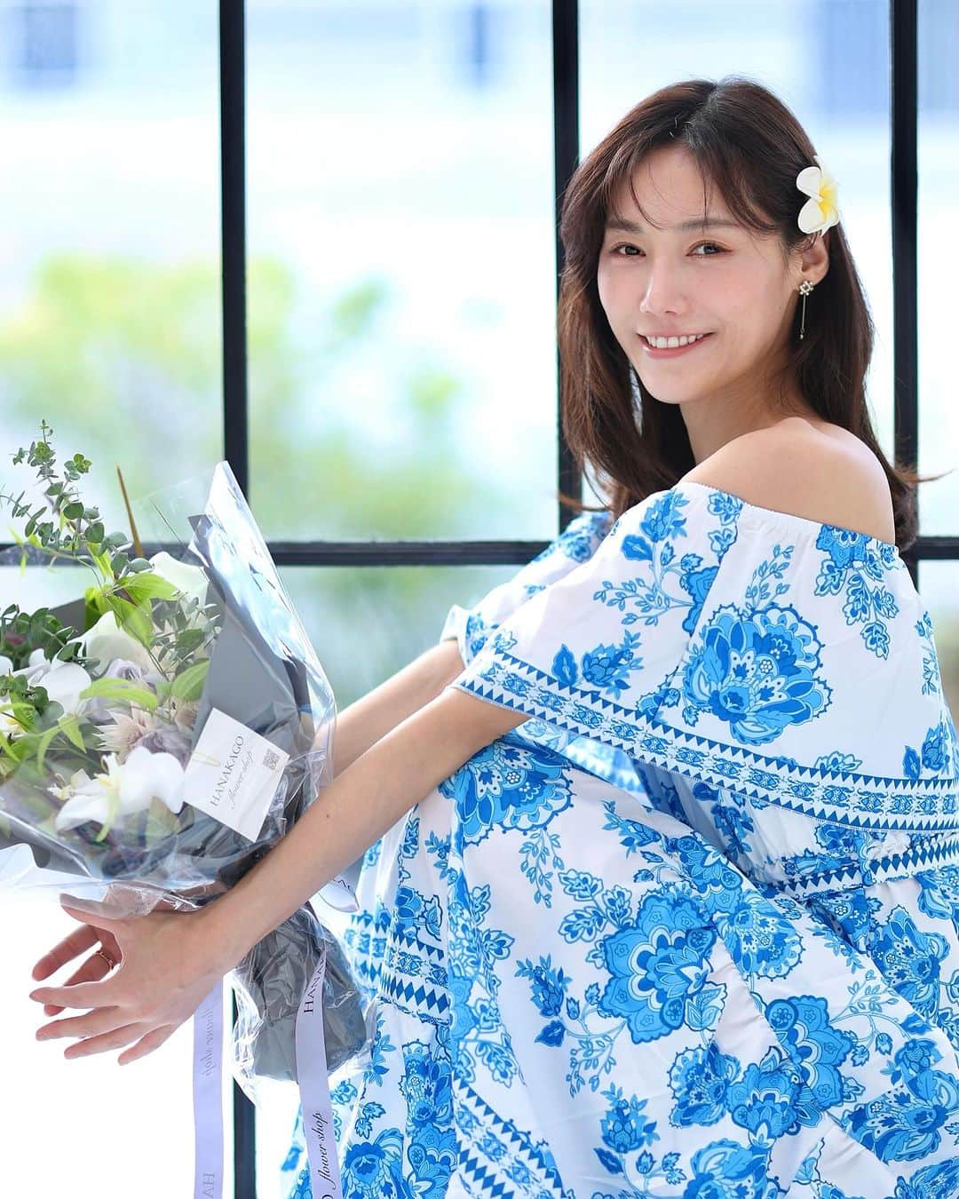 島村みやこのインスタグラム：「お知らせ📢💨  2024年島村みやこofficialカレンダー  本日23:59ご予約受付締め切りです😋🤍！  来年も笑顔いっぱいの楽しい一年になりますよーに☺️🌺」