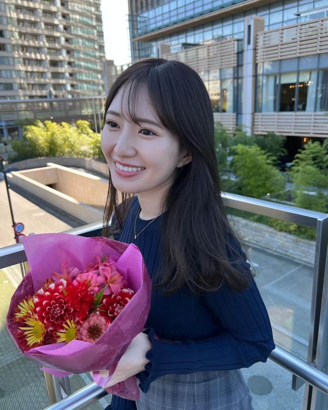 伊藤彩華さんのインスタグラム写真 - (伊藤彩華Instagram)「ちょっと前にいただいたお花💐 もらうと一瞬で悩み事とかなくなる♡  #お花 #花束 #flowers #六本木 #ミッドタウン #ブルベ」11月26日 17時30分 - ayaka_ito_official