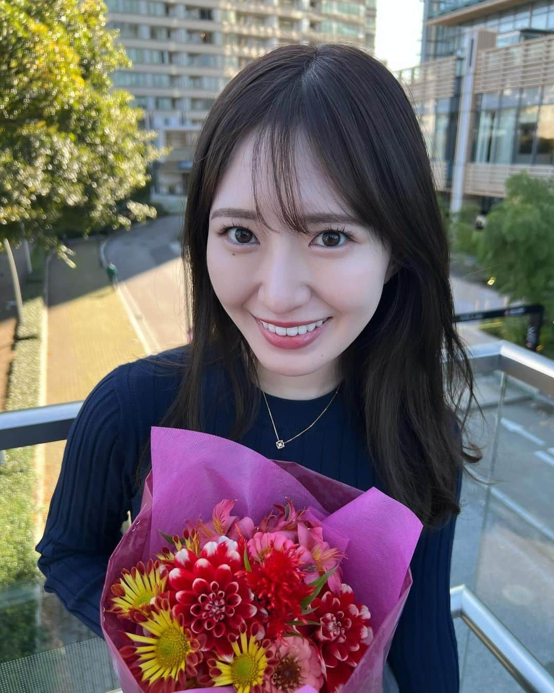 伊藤彩華さんのインスタグラム写真 - (伊藤彩華Instagram)「ちょっと前にいただいたお花💐 もらうと一瞬で悩み事とかなくなる♡  #お花 #花束 #flowers #六本木 #ミッドタウン #ブルベ」11月26日 17時30分 - ayaka_ito_official