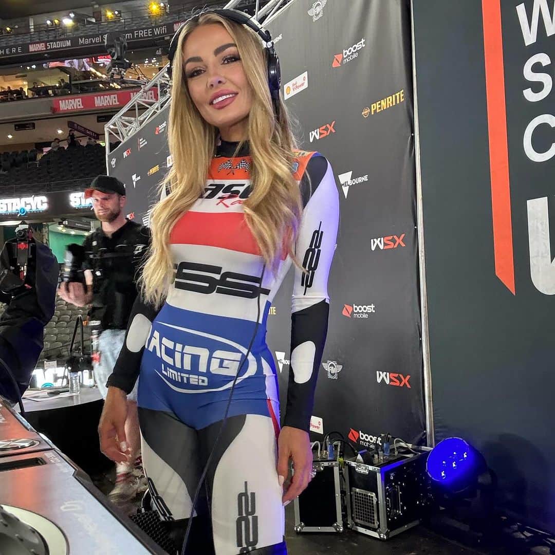 BROOKE EVERSのインスタグラム：「From Vegas to @wsxchampionship Melbourne! Congratulations to all the team that put on such a sick event! I'm blessed to be part of this incredible family of Moto legends and can't wait to do it all again soon. Now back home to the Gold Coast... (slide 6: I had no idea trust me) 🤭 @visitmelbourne @boostaus」
