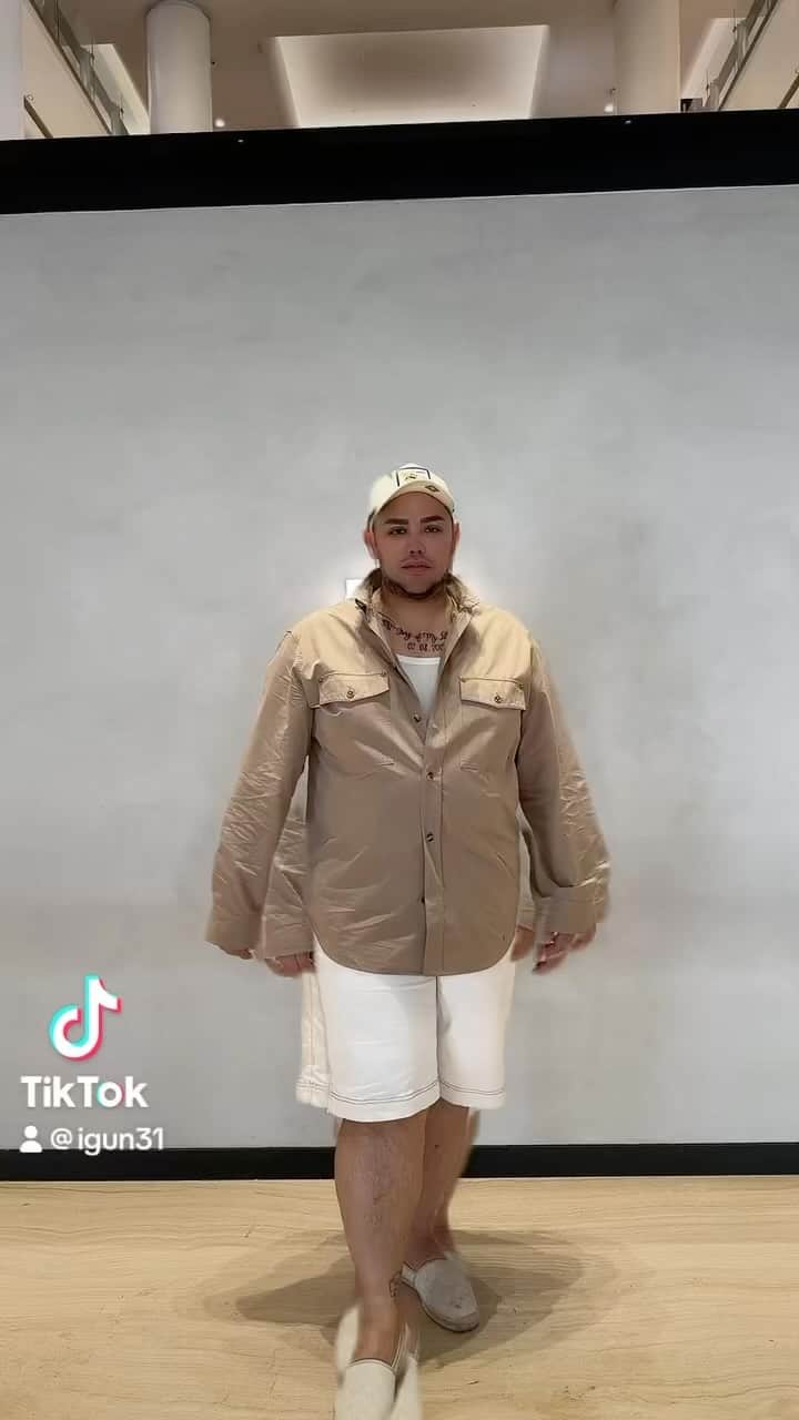 Ivan Gunawanのインスタグラム：「Minggu  ceria ❤️❤️」