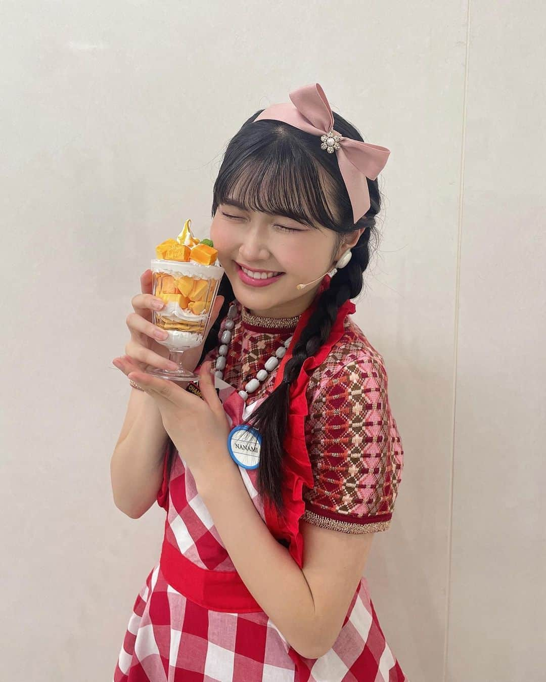 岡村美波のインスタグラム：「♡  演劇女子部 『ビヨスパイ〜消えたアタッシュケース〜』 ありがとうございました💼💓  とっても素敵なビヨスパイチーム そして、応援して見に来てくれたみなさんのおかげで 最後まで駆け抜けることができました☺️💓  ラッキーガールなナナミちゃん💎💓 これからも幸せでありますように✨ だいすき💓  #ビヨスパイ #beyooooonds  #感想待ってます ♡ #岡村美波 #みいみ #ナナミ」