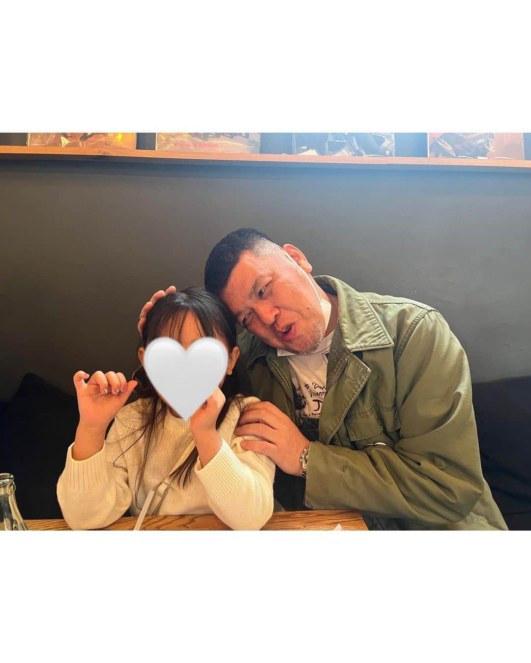 近藤千尋さんのインスタグラム写真 - (近藤千尋Instagram)「今日は偶然が重なって 大好きな人にたくさん会えた日🫶❤️  もえさんと子供達と朝活して☕️ 同じ中学校、高校🏫だった先輩2人、 あやなさん、麗奈さんとランチして 懐かしい話に花が咲きました🌸❤️❤️  私は学生時代の記憶がほぼないことに気付いた。笑😂😂 そしてくっきーさんにも会えて 十愛ちゃんお恥ずかしいモード❤︎🥹 そしてエステに行ってデトックス完了して 付き合ってくれた長女に感謝🙏🥰💗  ニット帽は、 @wcjapan 🙏  ハッピーな日でした💛💛  明日からもがんばろー🫶💛」11月26日 17時42分 - chipichan.1215