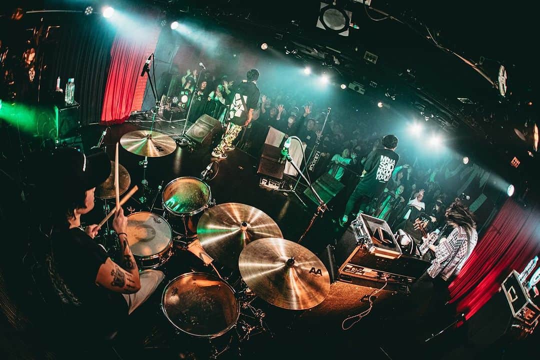 SHiNNOSUKEさんのインスタグラム写真 - (SHiNNOSUKEInstagram)「Raise Up2023ありがとうございました！！  めっちゃ楽しかった🔥🔥🔥  また遊ぼう下北沢♫  photo by @musicmagic3923   #rookiezispunkd #stuw #sinobrown #live #rockband #raiseup2023 #band #jrock #animesong」11月26日 17時46分 - shinnosuke_rookiez