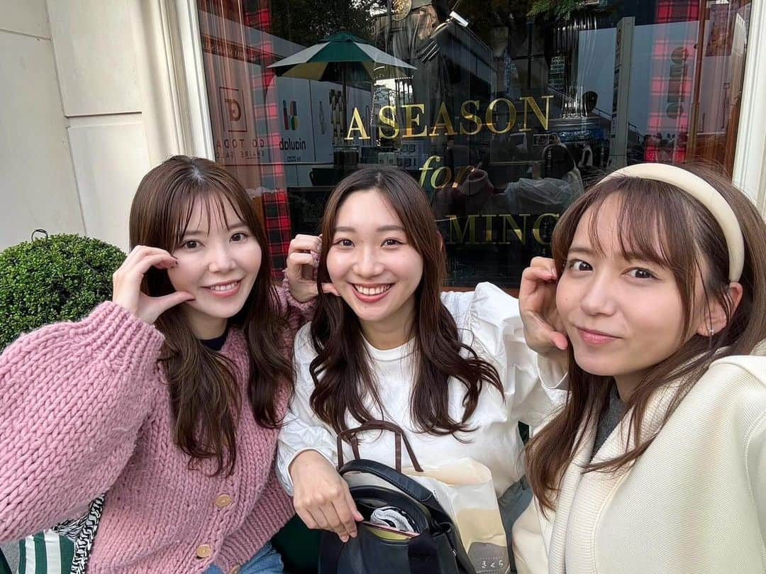 小林茉里奈のインスタグラム：「🩷 お互いをハート♡の中に入れてあげるスタイル🤭笑  #アナウンサー #フリーアナウンサー #小林茉里奈 #セントフォース #centforce」