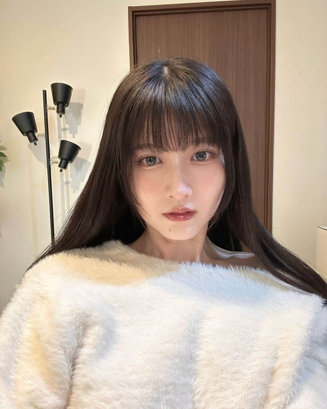 八田エミリのインスタグラム：「新しいプロフィール画像です。よろしくお願いします。」