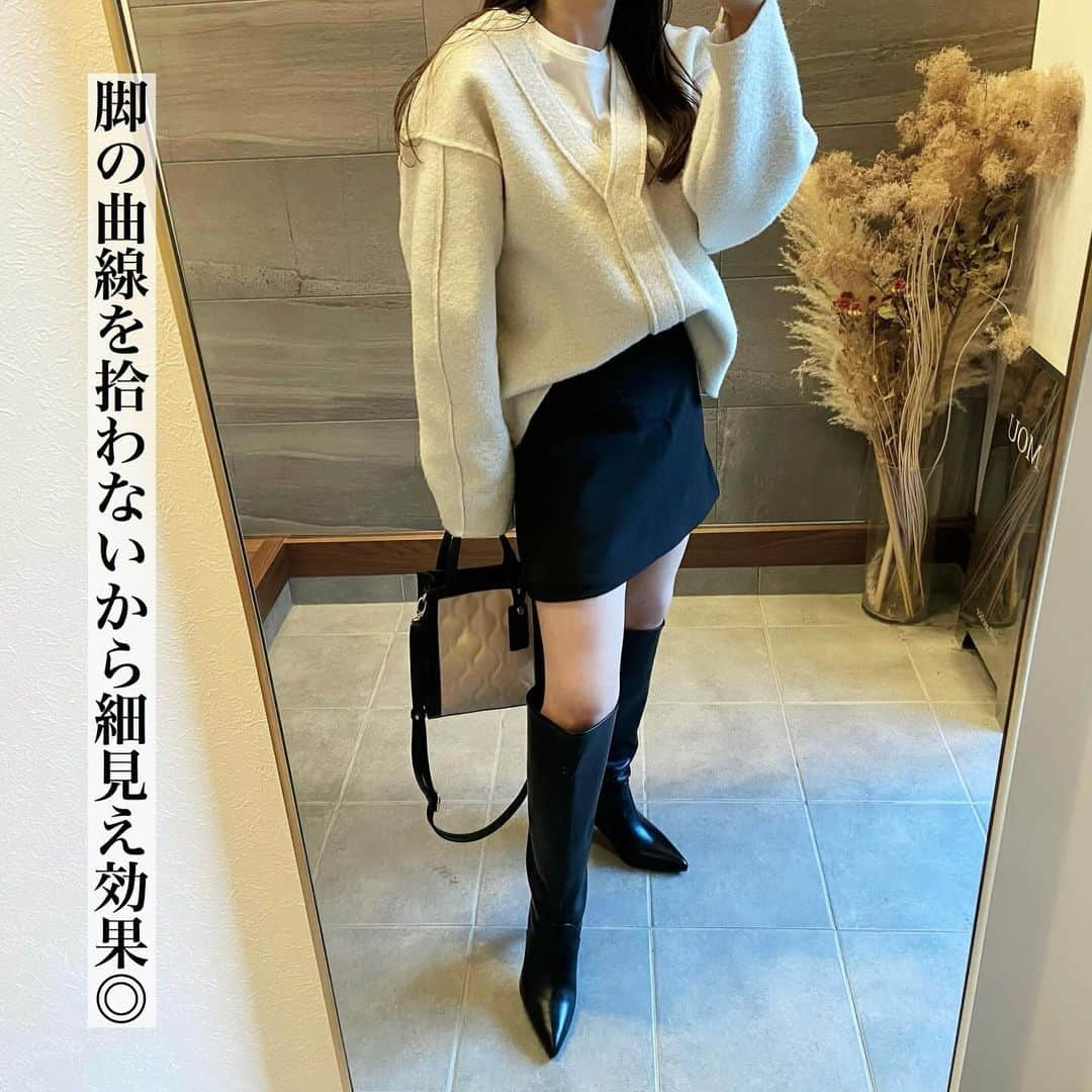 yumemiさんのインスタグラム写真 - (yumemiInstagram)「大人のブーツ見つけた👢♡ @welleg_shoes  今年流行りのワイドタイプのストレートブーツ！ 実際履いたらどうなの？ スタイル悪く見えるんじゃないの？ って思ってたんやけど、 実際履いてみたら細見えでかわいかった🫣🤍🤍🤍  ピッタリ脚の形拾うタイプのものは Ｏ脚が目立ったり、なんかバブリー感あったり、 膝肉のっかったりしてアラサーには厳しいときもあるんやけど このゆとりがいい感じにクリアしてくれました🙌🏻✨  ✔️私はM着用してます！  📍バッグはどちらもしまむらコラボのものです🥹  #welleg #ウェレッグ #menue #ブーツ #ストレートブーツ #ブーツコーデ」11月26日 18時03分 - yume___mi