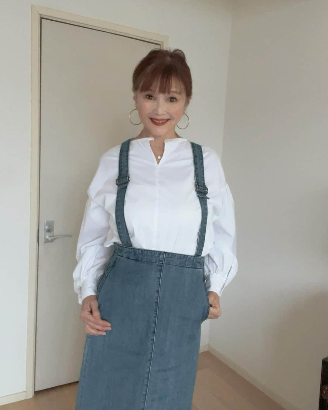 高見恭子さんのインスタグラム写真 - (高見恭子Instagram)「大好きがあなたの内なる光を豊かに輝かせてくれる  #denim #denimlove  #white #whiteblouse  #fashion #fashionstyle  #fashionlover  #fashionphoto  #lifeisbeautiful  #smile」11月26日 18時03分 - takami_kyoko