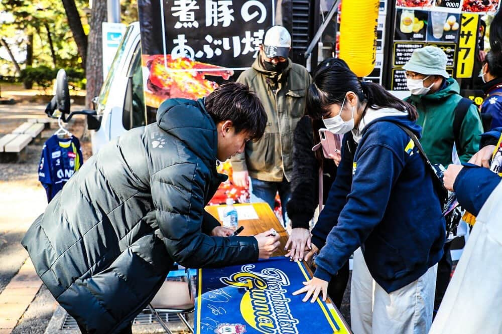 ザスパクサツ群馬さんのインスタグラム写真 - (ザスパクサツ群馬Instagram)「. 【#2023ファン感謝祭Photo1️⃣】 11/26（日）に #正田醤油スタジアム群馬 にて開催されたファン感謝祭 #立見建設Presents2023ファン感謝祭 の模様をお届け📸 . #ザスパクサツ群馬 #thespa #everonward #MORE_AGGRESSIVE #myGunma #forGunma #jleague #明治安田生命J2リーグ」11月26日 18時05分 - thespakusatsugunma_official