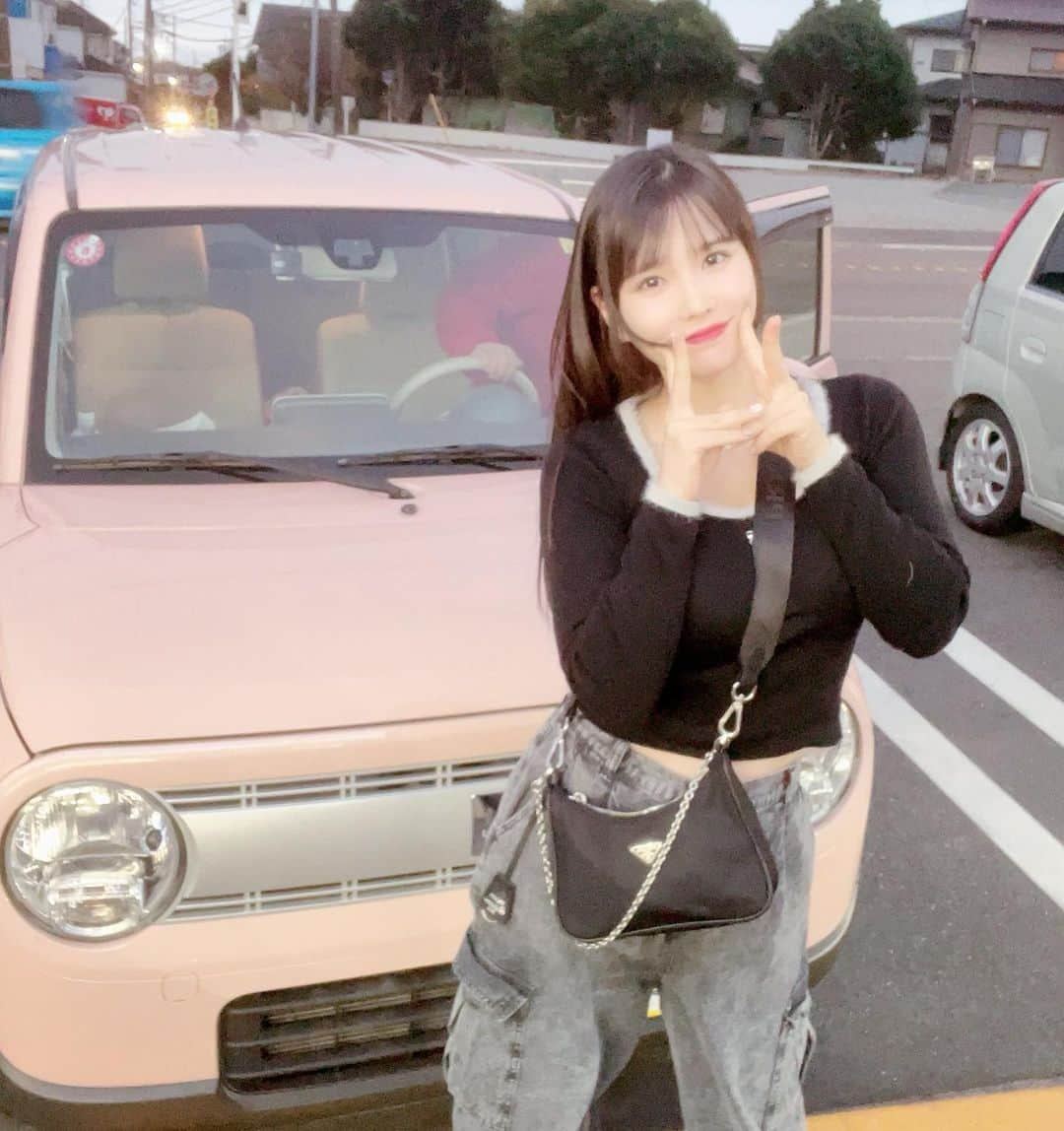 新垣優香さんのインスタグラム写真 - (新垣優香Instagram)「マイカーお迎えに行って来ました🚗❤️🚗❤️ #ピンクのラパン#本当に本当にかわいい#お家まで運転して帰れました#久々の運転楽しかった#装備品つけたバージョンもアップしますね#お楽しみに#グラビアアイドル#新垣優香」11月26日 18時08分 - aragaki_yuka