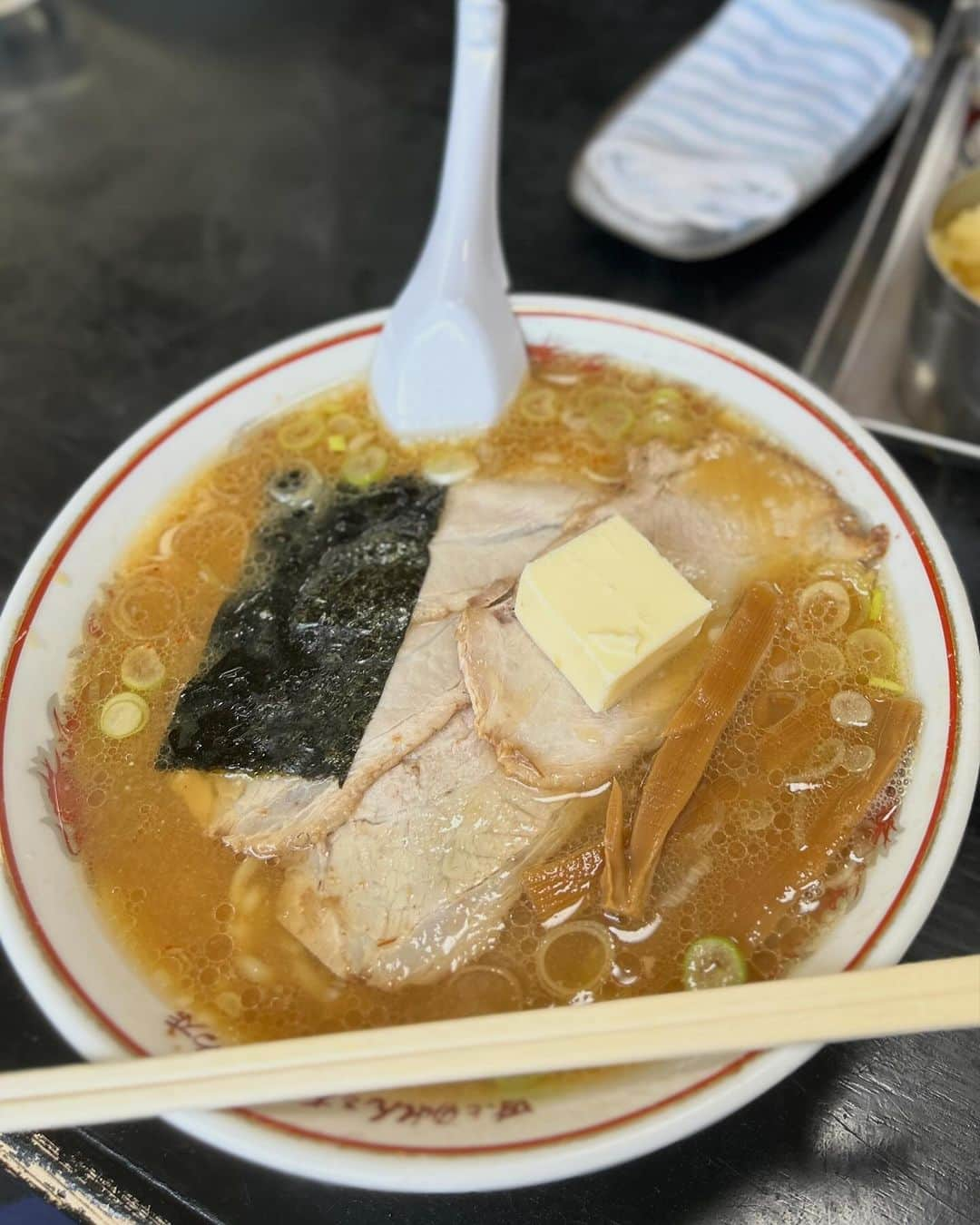 梅田啓介のインスタグラム：「味と暖簾を大切にする吾作ラーメンサイコー エーワン・ベーカリーサイコー  #能代 #能代ラーメン #能代パン #能代ランチ」