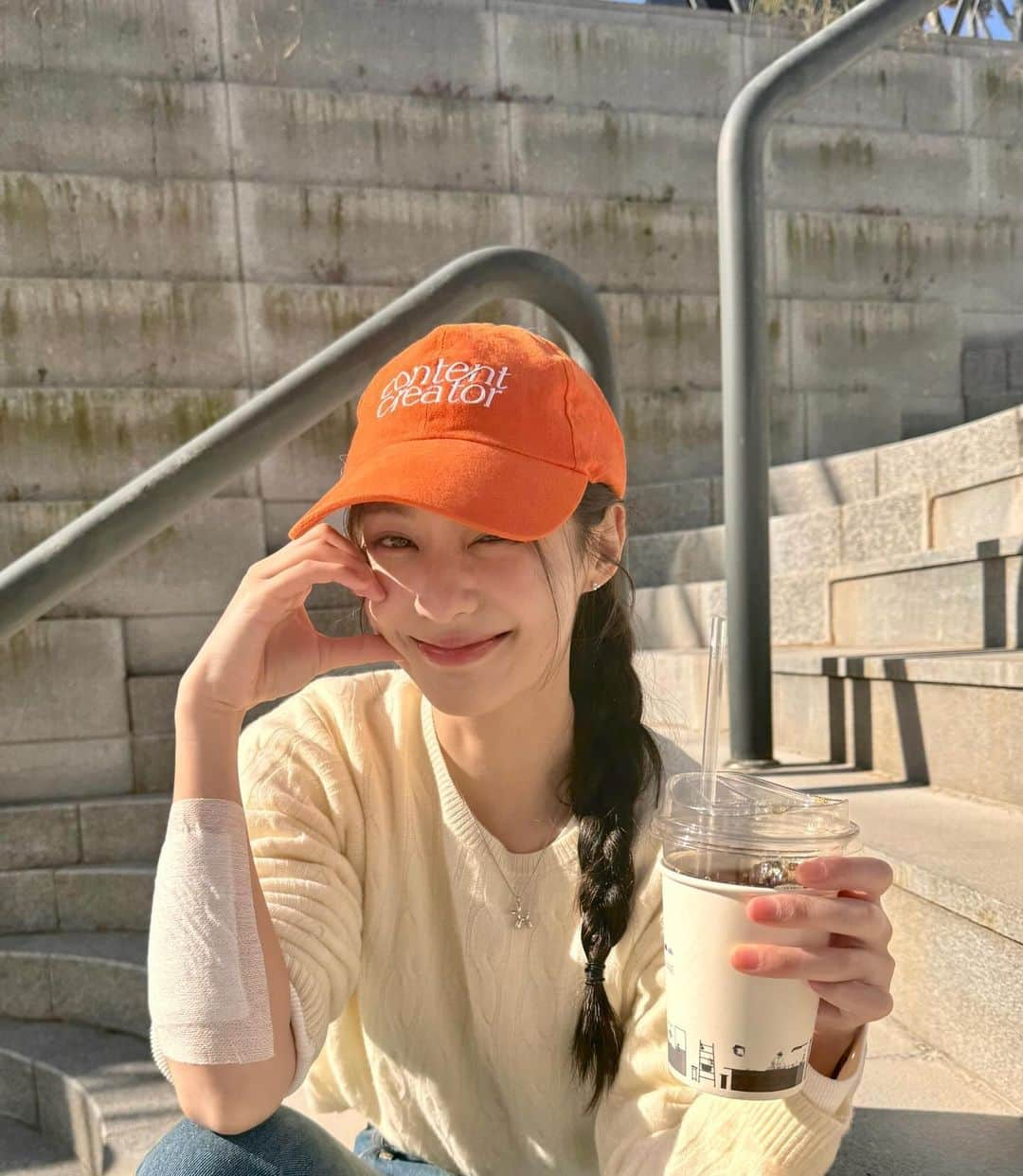 PIMTHAさんのインスタグラム写真 - (PIMTHAInstagram)「Travel and be happy 🙂 มาถึงจุดที่เที่ยวแล้วต้องพกตัวช่วยไว้ช่วยบรรเทาปวดเมื่อยแล้วคับ กับพลาสเตอร์บรรเทาปวด ตราเสือ ซองนี้เลย เมื่อย ตึง แค่ไหนเอาอยู่! #TigerBalmTH #ปิดที่ปวดเพื่อบรรเทา #เคียงข้างอย่างเสือ #ใช้ทุกเมื่อเพื่อบรรเทา @tigerbalmth」11月26日 18時12分 - pimtha