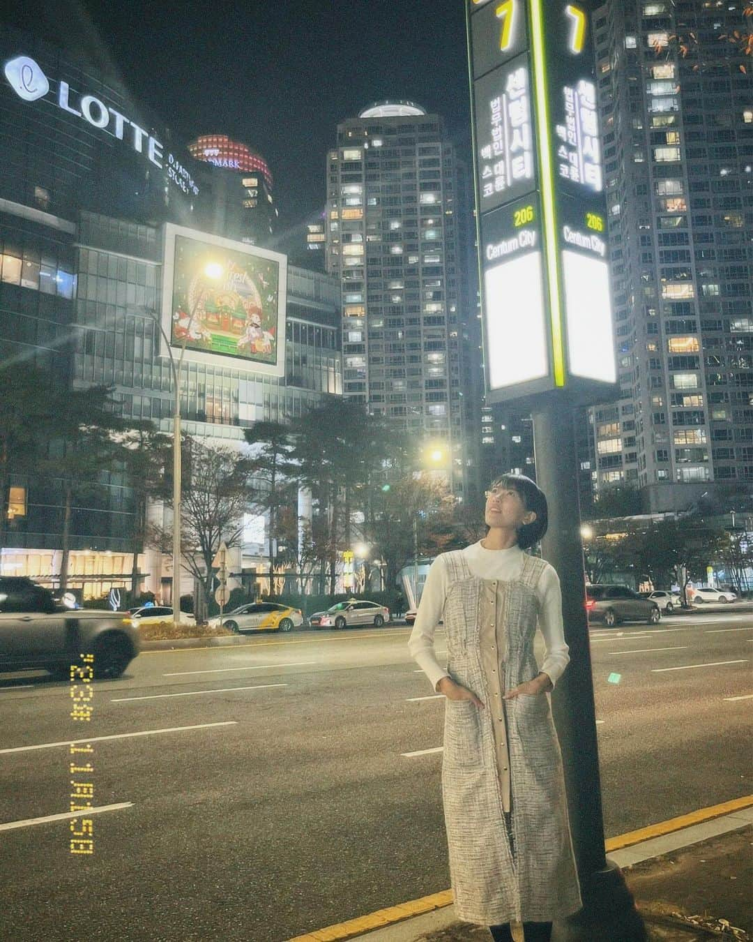 眞嶋優さんのインスタグラム写真 - (眞嶋優Instagram)「韓国・釜山の夜 バスと地下鉄は韓国ドラマあるあるができそうです  この後は、サムギョプサルの香りに 包まれました☺️ 次は、ソウルの方にも行ってみたいです！  The night view of Busan was great.  I wanna go to Seoul someday.  #サッカー #EAFCモバイル #FCMobile #EA #サッカー女子 #韓国 #釜山 #足球 #旅行 #夜景 #観光 #海外旅行 #fashion #japanesegirl #축구　#여자축구　#부산　#해운대　#해운대비치　#FC모바일」11月26日 18時14分 - yu_mashima