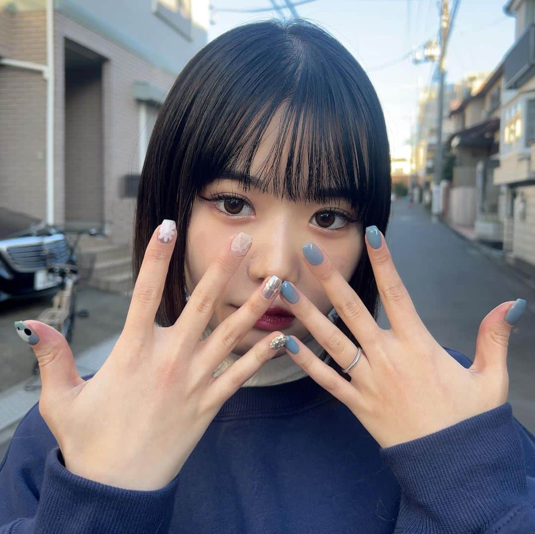 佐藤そるとのインスタグラム：「ネイル変えたんだから〜！！！ 🐏を親指に飼った  #jemiy #jemiynail #ジェミーネイル」