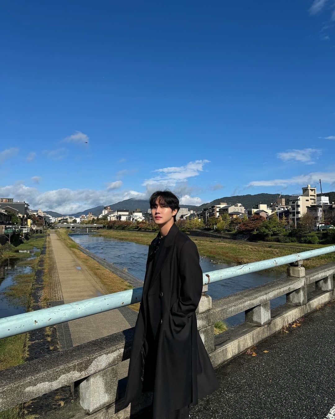 イ・ミンホのインスタグラム：「🚶🏻」