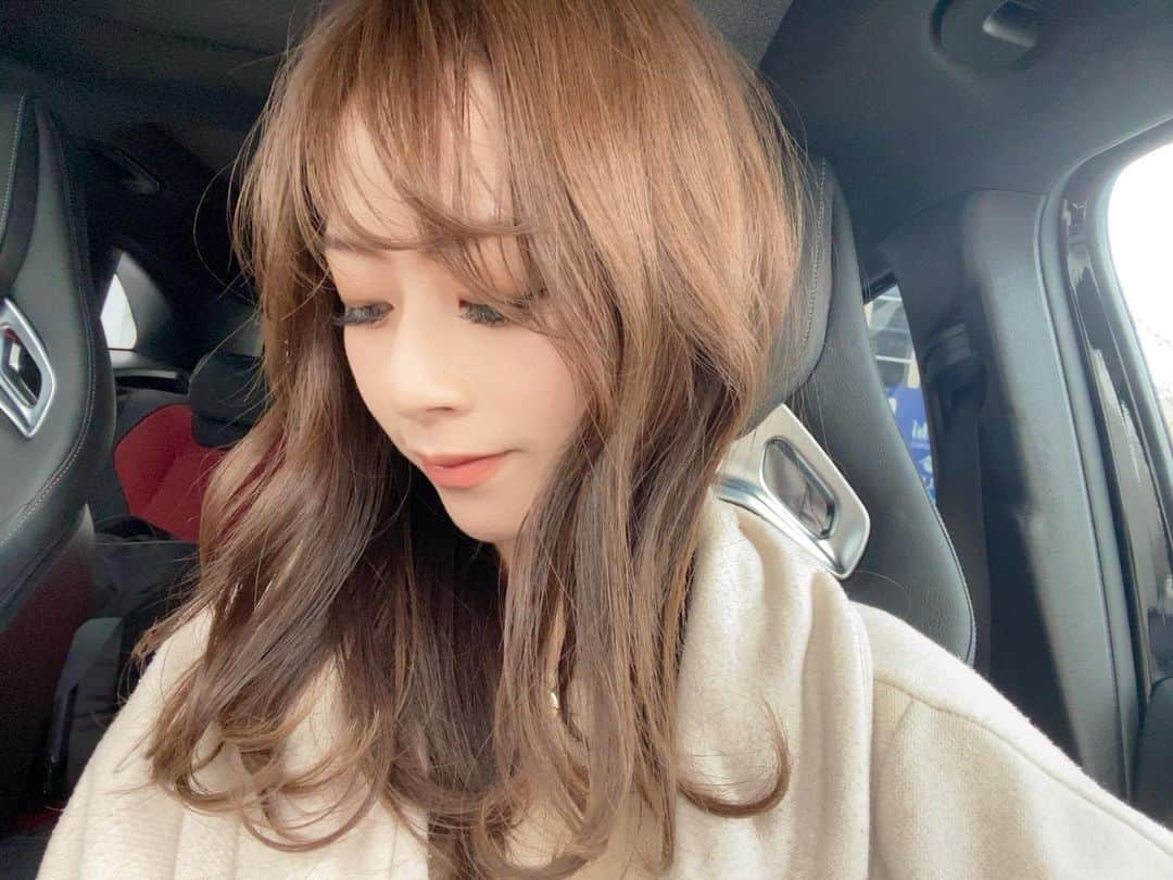 青木茉里奈さんのインスタグラム写真 - (青木茉里奈Instagram)「ヘアーメンテナンスに行ってきました。 外にいる時間が長くてすぐに金髪になってしまうので、月1くらいでメンテナンスをしたいと思っているのですが、今回はあっという間に2ヶ月経っていました！ 仕上げに巻いてくださって、また、パーマも恋しくなりました..✨ 艶、色、復活しました🧡･*:.｡..｡.:*･'   _ _ _ _ _ _ __ _ _ _ _ _ _ _ _ _ _ _ _ _ _ _ _ _ _ _ _ #taylormade #taylormadegolf #teamtaylormade #株式会社かしわ堂 #ustmamiya #iomic #eyevol #ecco」11月26日 18時22分 - marinaaoki28