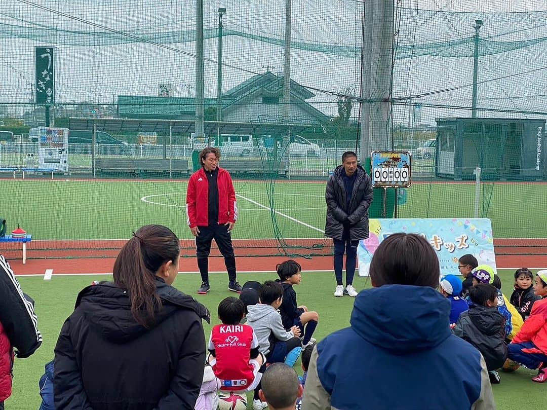 坪井慶介さんのインスタグラム写真 - (坪井慶介Instagram)「「FBモーゲージ親子サッカー」 さいたま県、川越にあるFBモーゲージスタジアムで 親子でサッカー（ボール遊び）してきました⚽️ 岡野さんも一緒ーー‼️ 親子で協力🤝 親子で対決💪 親 vs 子供の試合では大人気ない大人がたくさんいました🤣🤣 いいんです！！ 楽しい時間でしたーー  #fbモーゲージ  #fbモーゲージスタジアム  #親子サッカー  #親子協力  #親子対決  #大人気ない大人がいっぱい  #それでいいんです  #オトナツボイ  #オトコツボイ  #全力中年  #今日は声出しがメイン  #コーチングボイ  #野人と坊主  #ボールがボールにボールをのせてる  #ボールツボイ」11月26日 18時25分 - keisuke_tsuboi0916