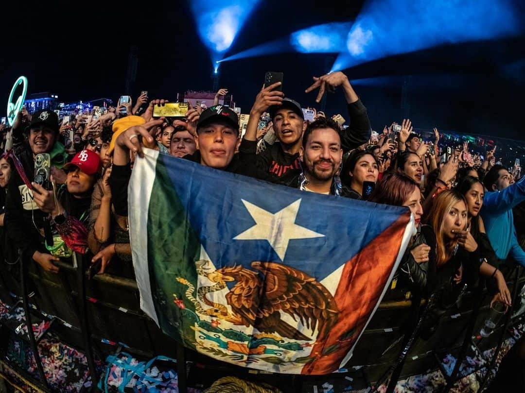 ヤンデルさんのインスタグラム写真 - (ヤンデルInstagram)「DF MEXICO GRACIAS! 👽👽#cocacolafestival」11月26日 18時27分 - yandel