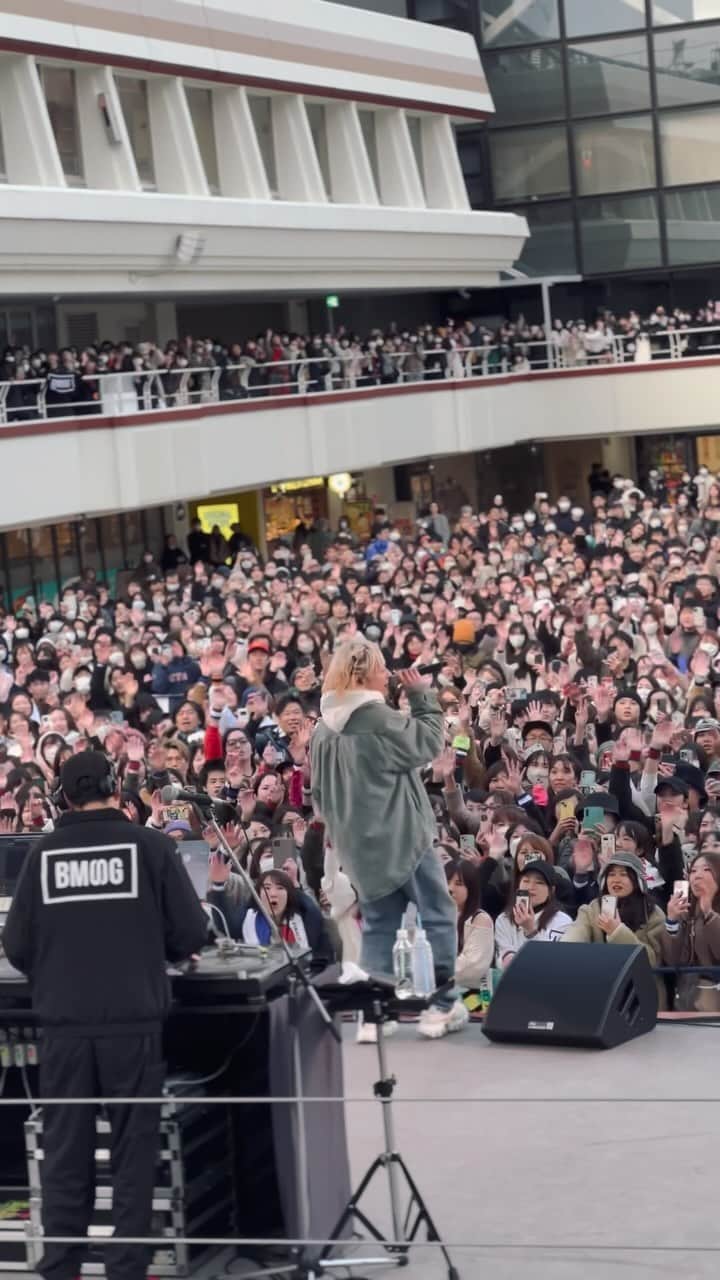 SKY-HIのインスタグラム：「‘カミツレベルベット’  SKY-HI Round A Ground 2023 -FINALE-  [ROUND 099🏁] 新潟公演 @ 万代シテイパーク  #RAG_FINALE #SKYHI」