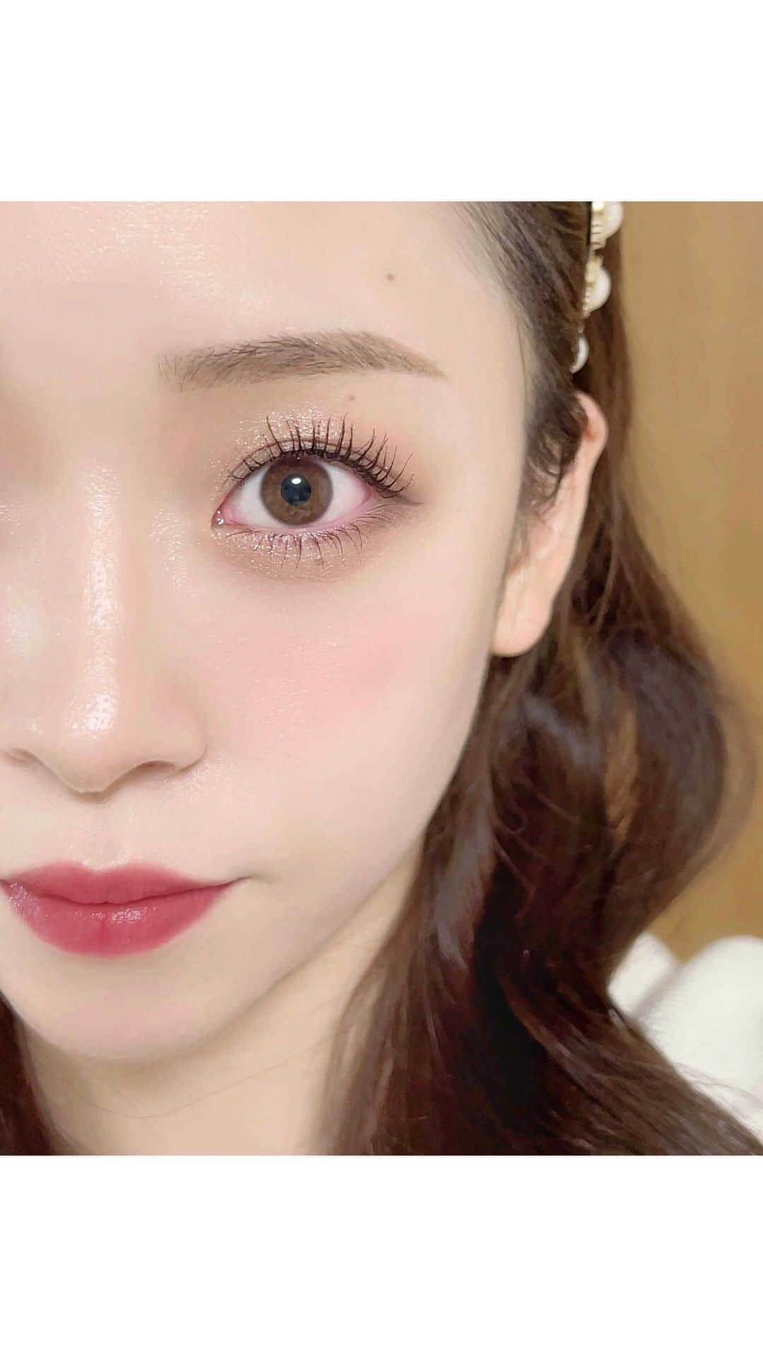 空山菜摘のインスタグラム：「元からまつ毛バサバサなんじゃなくて🤔  ちゃんとケアしてるから自まつ毛メイクでも これだけ目力だせる🥺💕  FAYONのラッシュセラムは 色素沈着するような副作用成分も未配合、  エクソソーム*もたっぷり配合してるから 友達もめっちゃ愛用してくれてる😍  上下まつ毛はもちろん眉毛にも使えるから 美容液探してる方はとりあえず これ毎晩半月だけでも続けてみて❣️  *ヒト臍帯血細胞順化培養液  #kunyan_beauty #FAYON #まつ毛美容液 #まつげ美容液 #エクソソーム #まつ毛ケア」