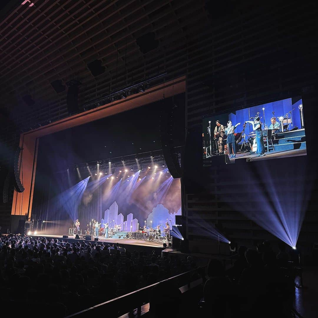 藤原さくらさんのインスタグラム写真 - (藤原さくらInstagram)「上白石萌音さん「yattokosa」Tour 2023 東京公演にゲストで出演いたしました！  ご来場いただいた皆さまありがとうございました🎤  #上白石萌音 #藤原さくら」11月26日 18時29分 - staff_sakura318