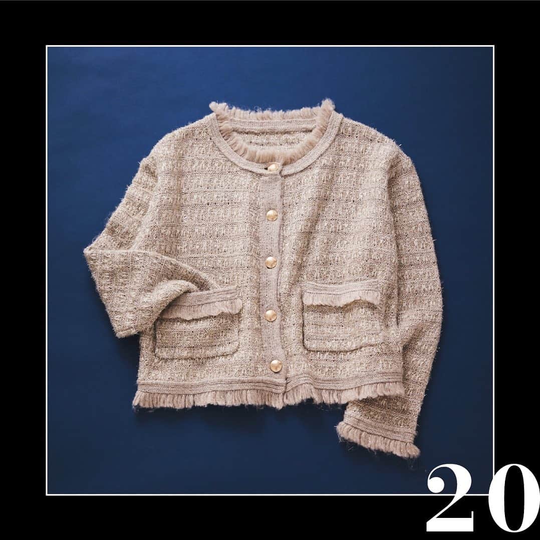 le. coeur blancのインスタグラム：「. 𝟐𝟎𝟐𝟑 𝐇𝐎𝐋𝐈𝐃𝐀𝐘! ⁡ こころときめくホリデーシーズン✨ ⁡ 特別な日もそうでない日も、 わくわくと高揚感あふれる装いに。 クラシカルなツイードジャケットも ラメ感たっぷりのホリデー仕様が気分。 ⁡ 🏷️item ⁡ ツイード調ラメニットジャケット ¥17,930 no. 3038070801 ⁡ ▶︎ アイテムの詳細は画像タップでCHECK！ ⁡ _____________________ < 𝗲𝘃𝗲𝗻𝘁 >  ⁡ 11月は各店イベント盛りだくさん✨ イベント情報はお近くのショップにてお問い合わせくださいませ。 ⁡ ⁡ \ オンラインストア限定 / 【1000円&1500円】Wクーポンプレゼント ——————— 11/26(日)23:59 まで ——————— ・税込5,500円以上で使える1,000円クーポン ・税込11,000円以上で使える1,500円クーポン 上記期間中にGETしてお買い物をお楽しみください♪ 詳しくはオンラインストアのTOPからcheck! ⁡ ⁡ < 𝗶𝗻𝘀𝘁𝗮 𝗹𝗶𝘃𝗲 𝘀𝗰𝗵𝗲𝗱𝘂𝗹𝗲 > ⁡ 12/1(金) 「12月新作お披露目」 ⁡ 12月も毎週ライブ配信を行います。 詳細が確定しましたら改めてお知らせします♪ ⁡ ⁡ ※日時や内容は変更になる場合もございます。 　詳しくは前日のストーリーズでお知らせします。 ⁡ ⁡ ⁡ ⁡ ⁡ ⁡ ⁡ ⁡ ⁡ ⁡ ⁡ ⁡ ⁡ ⁡ ⁡ ⁡ ⁡ ⁡ ⁡ ⁡ ⁡ ⁡ ⁡ ⁡ ⁡ ⁡ ⁡ #lecoeurblanc #ルクールブラン #le_23aw  #winter #le_web #holiday #jacket #ジャケット #ツイード #ツイードジャケット」
