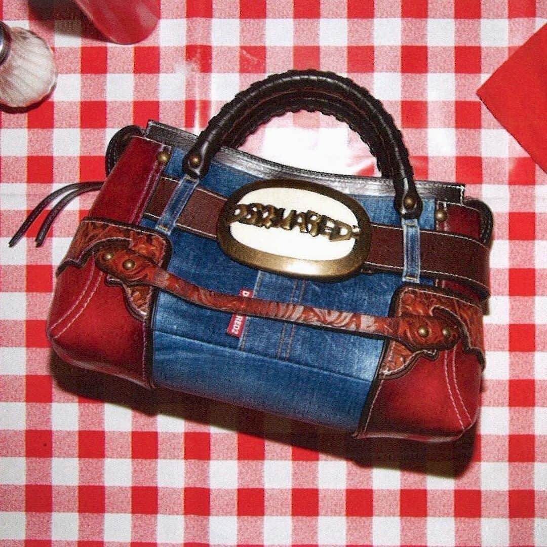 のインスタグラム：「On today’s menu 🍽️  Dsquared2 Belt Bag for breakfast, lunch & dinner  @thepopmag  #DSQUARED2」