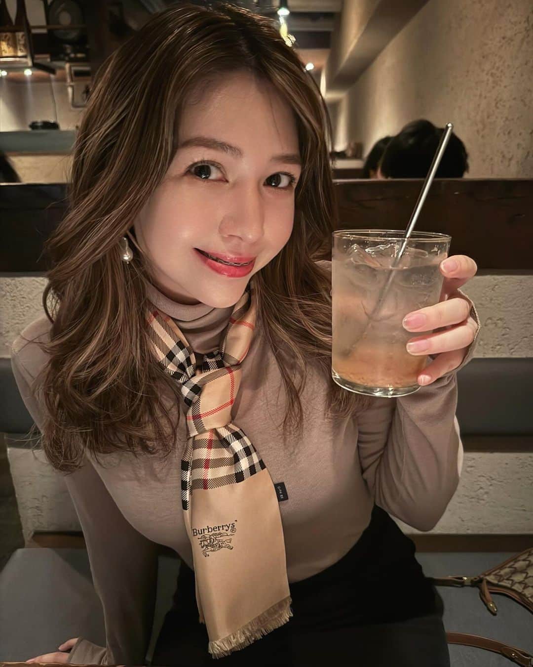 峯りあなのインスタグラム：「鉄板焼き大好き🍳  最近おでこ出すのハマってるみたい🧑🏻‍🦲 でも前髪伸ばす気は無い🧑🏻‍🦲」
