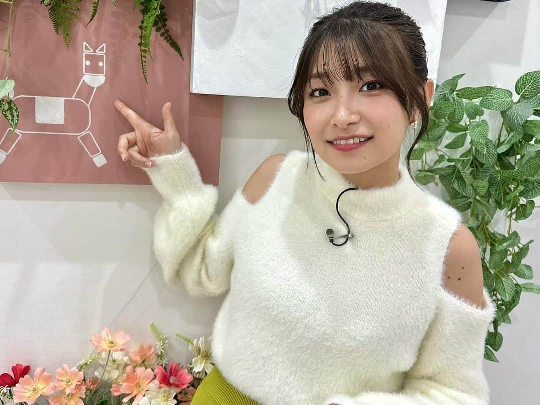 のインスタグラム：「. 昨日は夜ご飯も食べずに寝てて 気づいたら今日になっておりました..._･) 朝起きたらお腹ペッコペコだったよ🥺 . ジャパンカップ！イクイノックス強いよー！ 私は初めて3連単で買ってみて、的中したよ😏 でも賭けた金額少ないので、可愛らしい払戻が来ました！笑 . うま活の写真と共に📷 衣装👗 @clear.official  . #競馬 #ジャパンカップ」