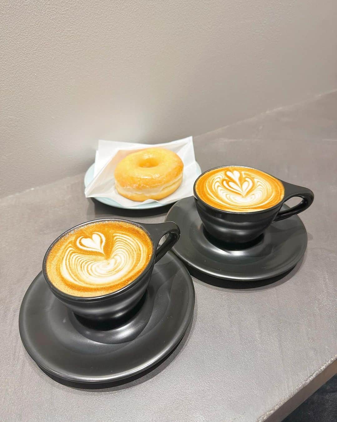 八木沙季さんのインスタグラム写真 - (八木沙季Instagram)「🤍🤍  📍#swellcoffeeroasterslab / 横浜  あたたかいカフェラテが沁みた☕️ ドーナッツもおいしすぎた☺️🫶🏻  #横浜カフェ」11月26日 18時48分 - saki_yagi531