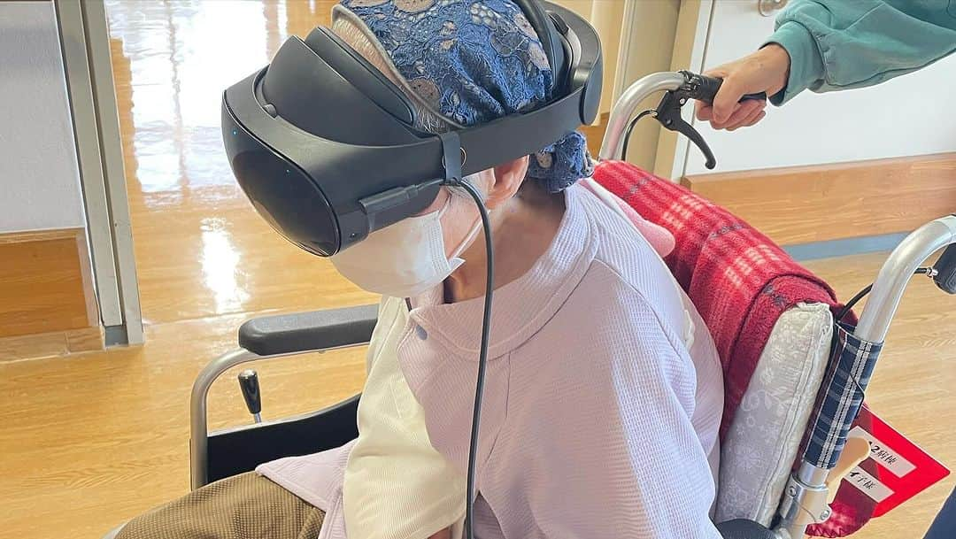 せきぐちあいみさんのインスタグラム写真 - (せきぐちあいみInstagram)「I made a flower field in VR to take my grandmother💐  おばあちゃんを連れていくためにVRでお花畑を作った💐  #flowerfield #flowergarden #花畑 #辻ヶ花 #着物 #VR #metaverse #3dart #digitalart」11月26日 18時49分 - vr_aimi