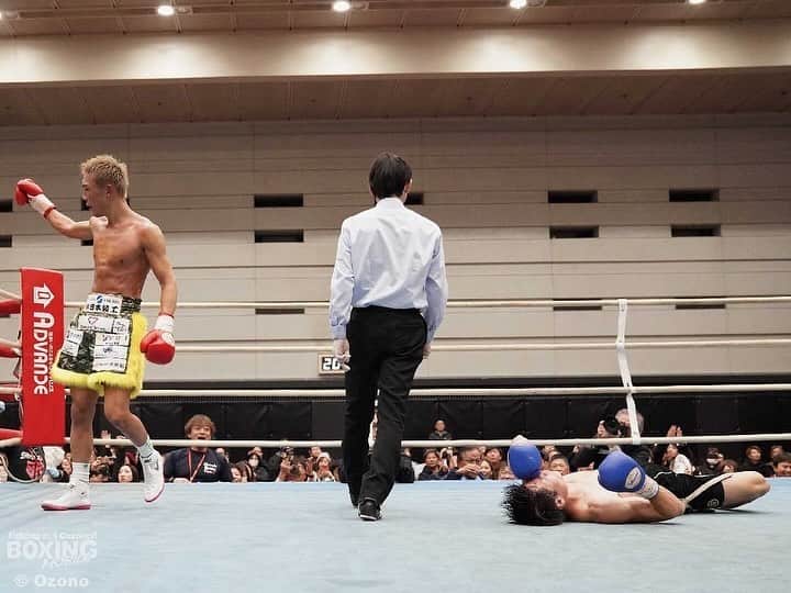 亀田京之介のインスタグラム：「. . . 7ラウンドKO勝ち  男は勝ってなんぼ  何でも勝てば良い！  負けたら弱い。カス  良くも悪くもあったけど、  勝てばええねん。  来年タイトルしたいなぁ🤔  相手は…  まー皆んな美味い酒飲んでや🍻  #亀田京之介 #ボクシング」