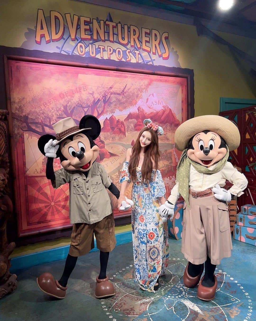 MARIのインスタグラム：「ANIMAL KINGDOM での楽しいおもひで🩷✨🦒🦓🦚🐾🌴  探検家のmickey&minnie に会えたの嬉しかった🥹🩷✨  #animalkingdom #wdw #disneyworldorlando」