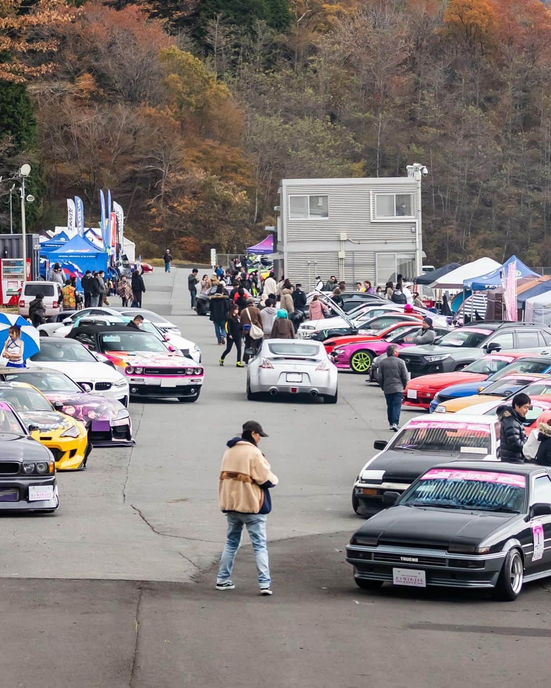 大池水杜さんのインスタグラム写真 - (大池水杜Instagram)「I won the women-only car festival @lumirise.drift of favorite cars contest🙌🏼  女性だけの車の祭典"ルミライズ"愛車自慢コンテストで優勝出来ました！ Web&現地投票でたくさんの応援ありがとうございました！ハチロクを沢山の人から褒められて嬉しかったです！ サプライズでエコサンライト賞にも選んでいただき、エコサンライト受賞させてもらいました！  そしてBMXパフォーマンス、今回も盛り上がりました！そちらはまた後日🙌🏼  同じAE86乗りのAGUちゃんとAE86同士で愛車自慢1,2位になれて本当に嬉しかった🙌🏼 @agu._.chaaaaan   主催でありプロドライバーの久保川さん、素敵な時間をありがとうございました！ @sumikawith180sx  BMXで女の子達だけでJAMやイベントをやりたい目標が昔からあるから、とても勉強になりました！いつか必ず😁  ドリフトしてる女性ドライバーの皆さん、本当にカッコよかったです！愛車自慢でご一緒した皆さんの車もカッコよかった！ ハチロクの事、BMXの事、たくさん声かけてくれてありがとうございました🙌🏼  #lumirise #ルミライズ #エコサンライト  @visavis_jp #slopeshot #VANS #bern #タウン情報おかやま #ライト電業 #bmx #bmxgirl #bmxfreestyle #bmxwomen」11月26日 18時52分 - minato_oike