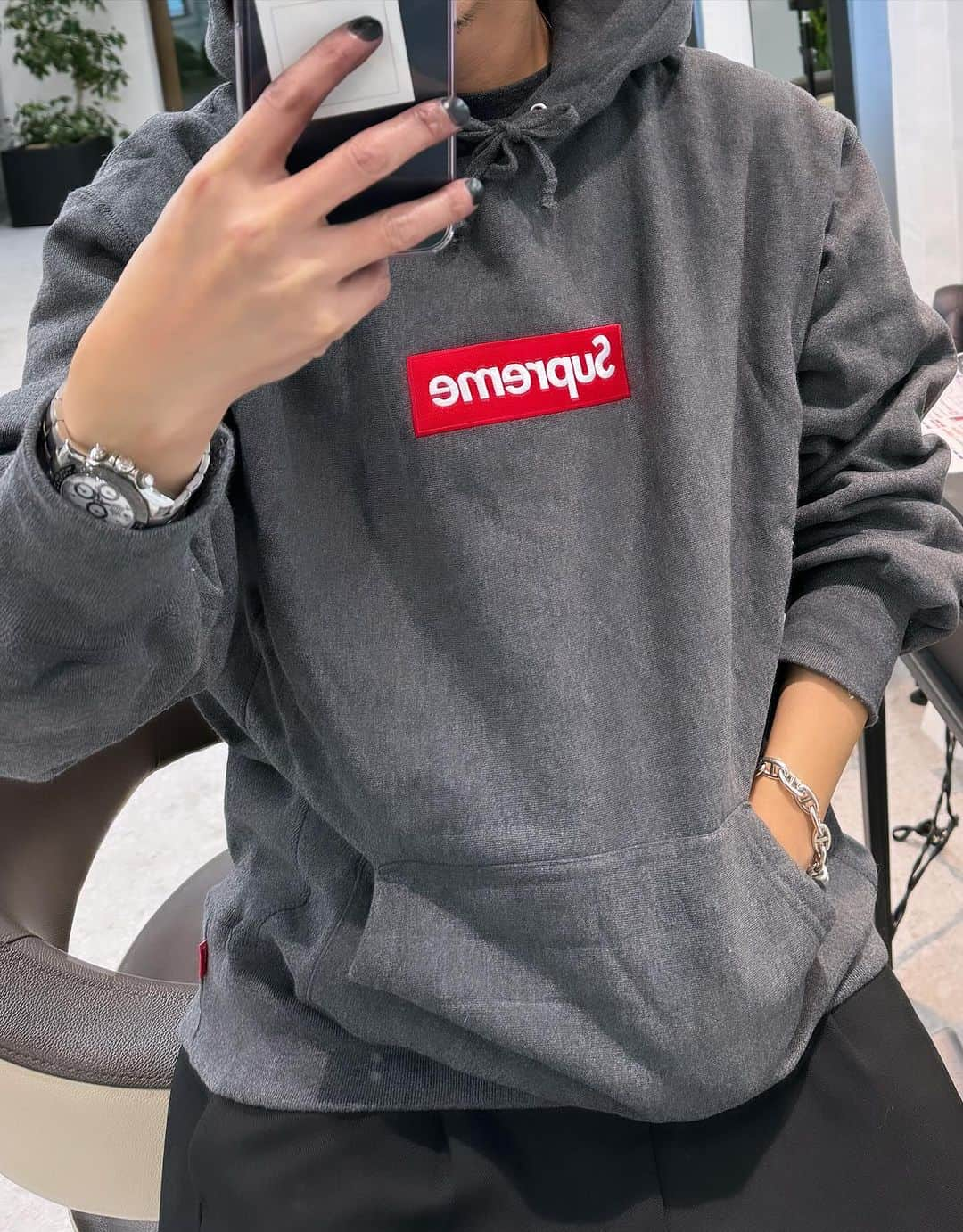 加代憲康さんのインスタグラム写真 - (加代憲康Instagram)「supreme box logo🙆🔴 今日はサロンワークからの福井に来てます🚗💨 明日はセミナーよろしくお願いします🙇  今から忘年会🍺皆さんよろしくお願いします♪」11月26日 19時03分 - kasshi_cleto