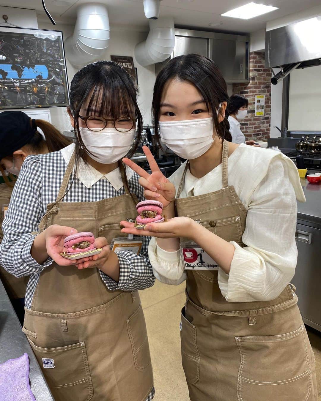 東京ベルエポック製菓調理専門学校さんのインスタグラム写真 - (東京ベルエポック製菓調理専門学校Instagram)「🧁☕️ホテルサービス＆フードビジネス科🥯🍹  今日のオープンキャンパスは韓国スペシャルでした🇰🇷 ・イサックサンド・トゥンカロン・チャコールラテ  ワイワイ楽しく美味しくできました😆✨  #東京ベルエポック製菓調理専門学校  #カフェ　#おしゃれカフェ　#カフェビジネス科　#バリスタ　#カフェスタッフ　#日々の暮らし　#手作り　#手作りお菓子　#手作りご飯　#おうちおやつ　#おうちカフェ　#カフェ好きと繋がりたい  #カフェスタグラム  #カフェ部  #コーヒー #西葛西  #専門学校 #学内実習  #カフェ開業  #カフェスイーツ　#おやつ部　#洋菓子  #焼菓子  #東京　#江戸川区　#カフェプロデュース」11月26日 18時56分 - belleseika