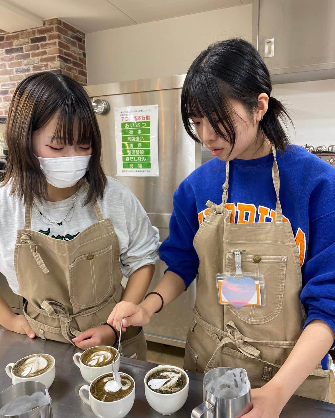 東京ベルエポック製菓調理専門学校さんのインスタグラム写真 - (東京ベルエポック製菓調理専門学校Instagram)「🧁☕️ホテルサービス＆フードビジネス科🥯🍹  今日のオープンキャンパスは韓国スペシャルでした🇰🇷 ・イサックサンド・トゥンカロン・チャコールラテ  ワイワイ楽しく美味しくできました😆✨  #東京ベルエポック製菓調理専門学校  #カフェ　#おしゃれカフェ　#カフェビジネス科　#バリスタ　#カフェスタッフ　#日々の暮らし　#手作り　#手作りお菓子　#手作りご飯　#おうちおやつ　#おうちカフェ　#カフェ好きと繋がりたい  #カフェスタグラム  #カフェ部  #コーヒー #西葛西  #専門学校 #学内実習  #カフェ開業  #カフェスイーツ　#おやつ部　#洋菓子  #焼菓子  #東京　#江戸川区　#カフェプロデュース」11月26日 18時56分 - belleseika