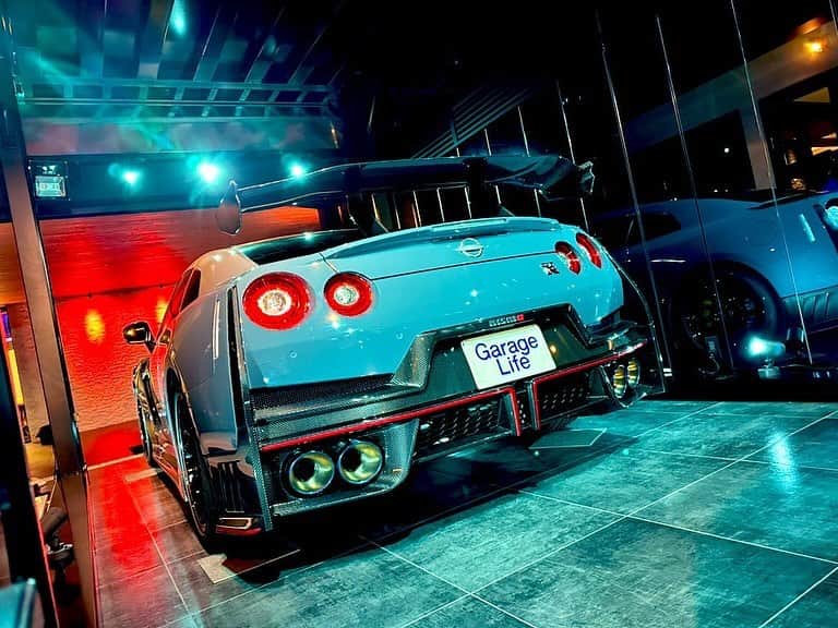 のインスタグラム：「今日の「松田次生のGTR ガレージライフ」の取材も凄すぎる‼️ ライティングでGTRニスモが、更に格好よくてやばい‼️ スーパーカーに、全く負けていない‼️ この雑誌の発売が楽しみですね👍」
