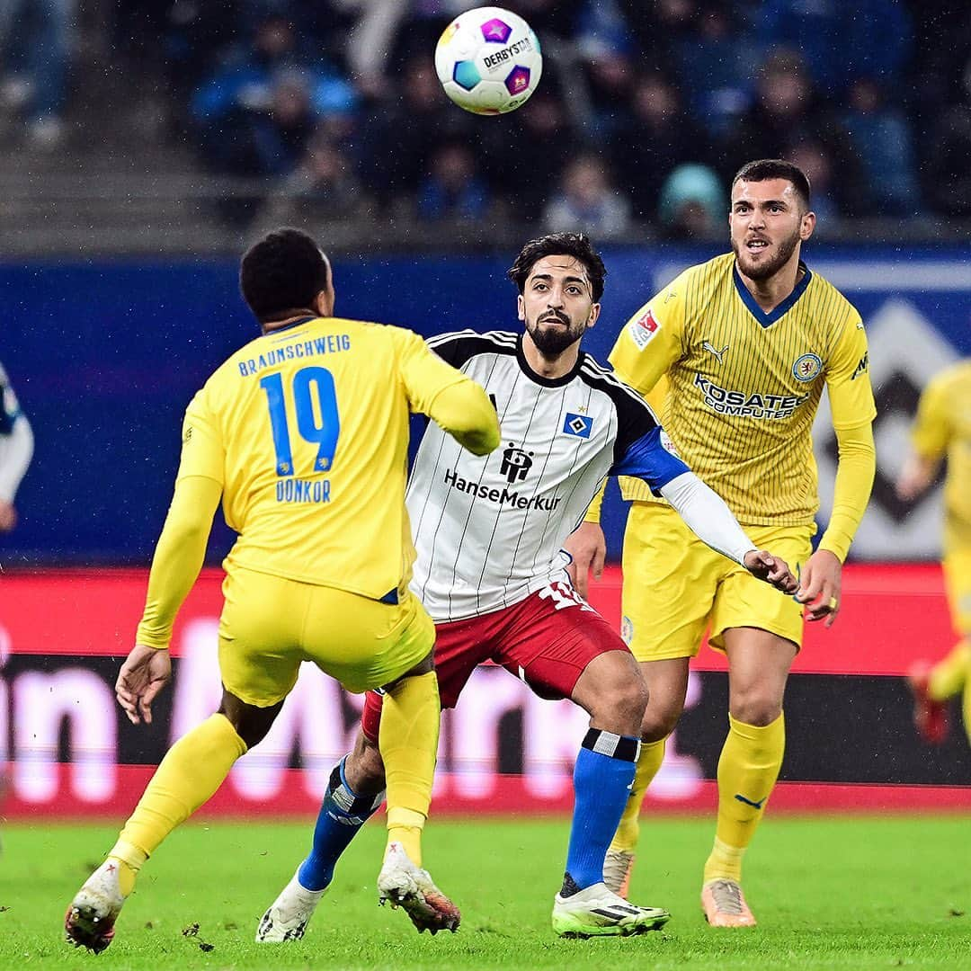 ハンブルガーSVさんのインスタグラム写真 - (ハンブルガーSVInstagram)「Freitag war Pherai-Tag. ⚽️🚀  Erstes Pflichtspieltor im HSV-Trikot. ✔️  📺 Wenn ihr Manu mal über außersportliche Themen reden hören wollt, gönnt euch „Auf einen Kaffee mit…“, präsentiert von der @campussuiteofficial (Link in der Story 📲)   #nurderHSV 📸 @witters_sportfotografie」11月26日 18時58分 - hsv